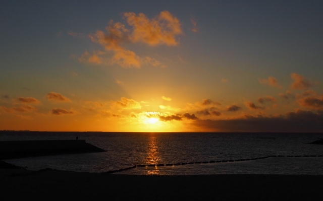 北谷サンセットビーチの夕陽